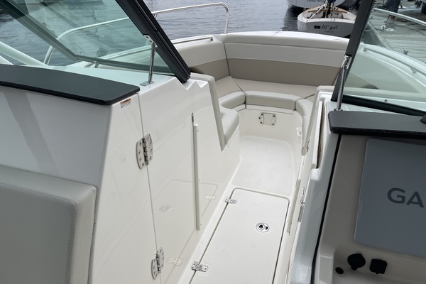 24ft Boston Whaler Yacht For Sale