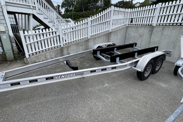 24ft Boston Whaler Yacht For Sale