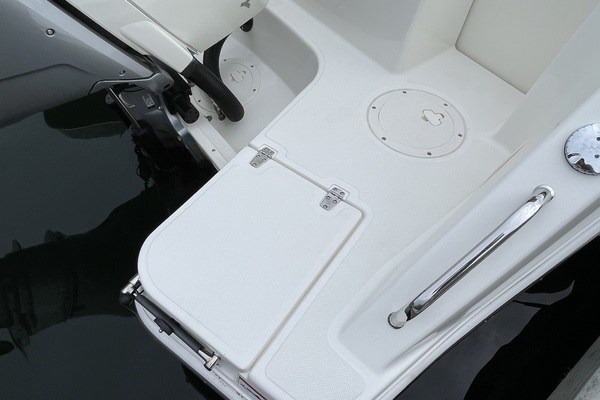 24ft Boston Whaler Yacht For Sale