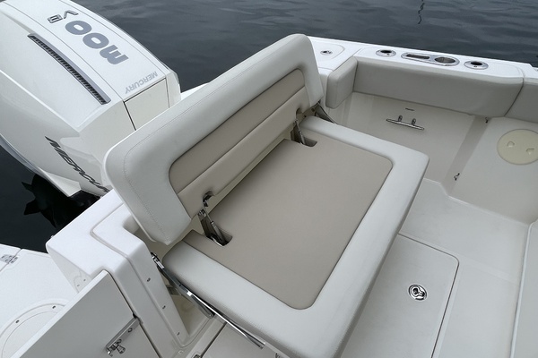 24ft Boston Whaler Yacht For Sale