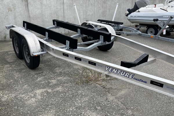24ft Boston Whaler Yacht For Sale