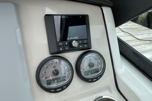 24ft Boston Whaler Yacht For Sale