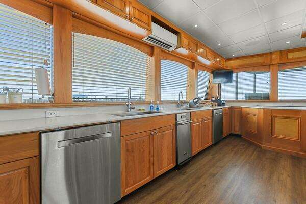 Avenger Luxury Catamaran Coastal Cruiser Yacht For Sale