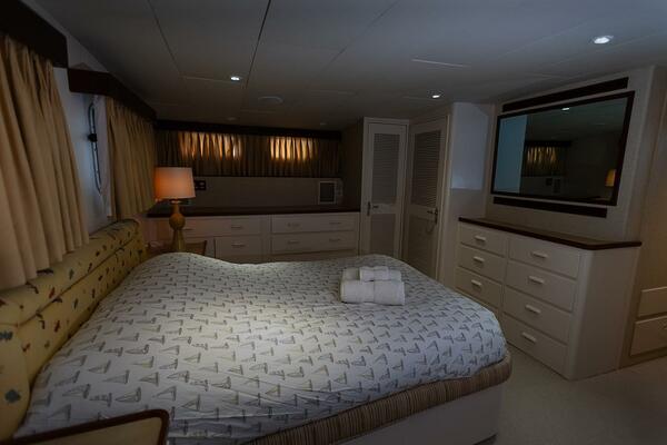 Summer Song 68ft Derecktor Yacht For Sale