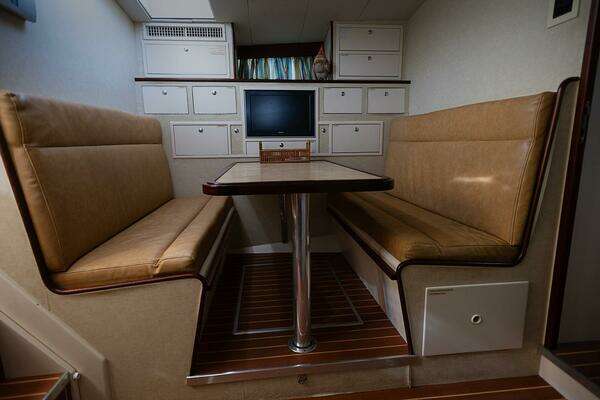 Derecktor Hunt Motor Yacht Yacht For Sale