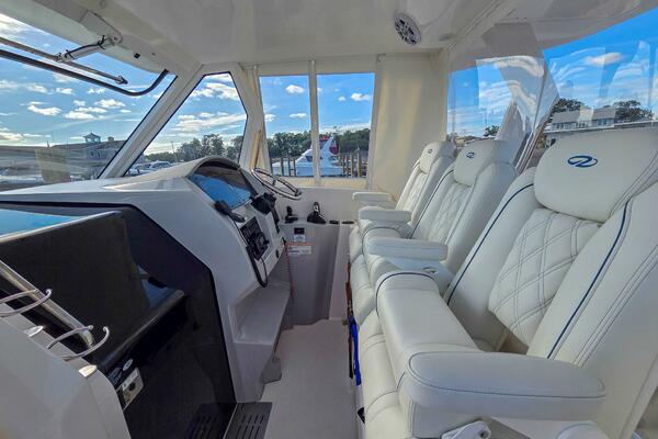 33ft Regal Yacht For Sale
