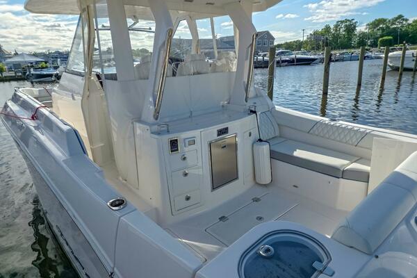 33ft Regal Yacht For Sale
