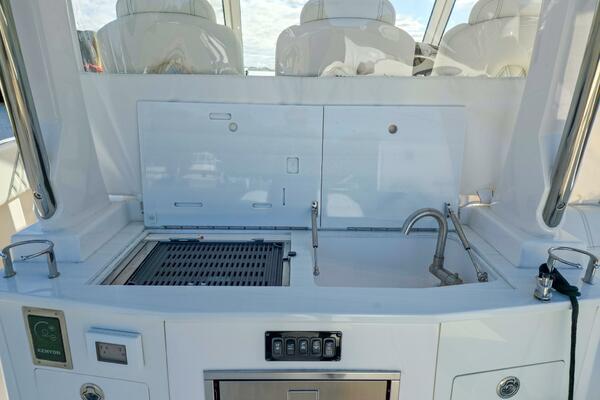 33ft Regal Yacht For Sale