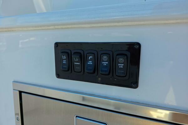 33ft Regal Yacht For Sale