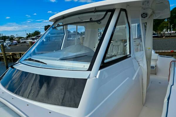 33ft Regal Yacht For Sale