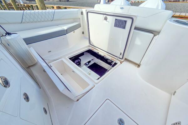 33ft Regal Yacht For Sale