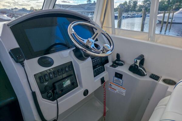 33ft Regal Yacht For Sale