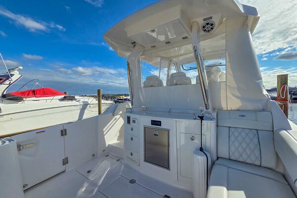 33ft Regal Yacht For Sale