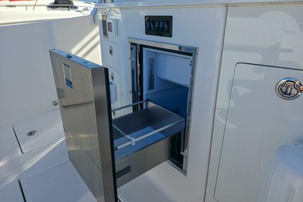 33ft Regal Yacht For Sale