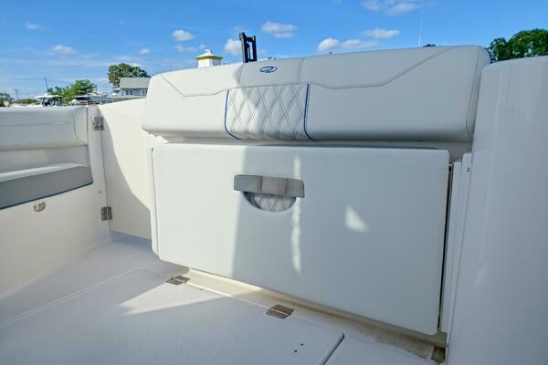 33ft Regal Yacht For Sale