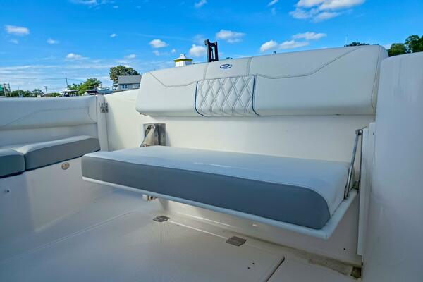 33ft Regal Yacht For Sale