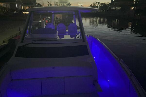 33ft Regal Yacht For Sale