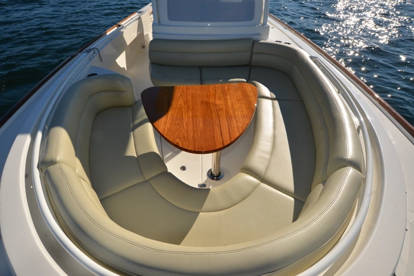 Hunt Yachts 32 CC Yacht For Sale