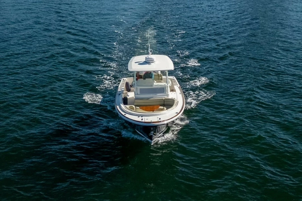 Hunt Yachts 32 CC Yacht For Sale