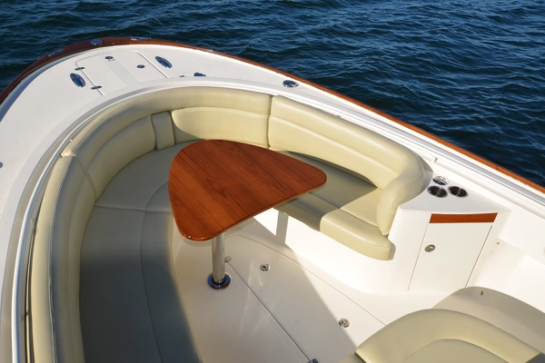 Hunt Yachts 32 CC Yacht For Sale