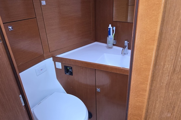 45ft Beneteau Yacht For Sale