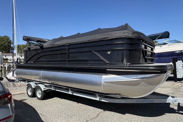 22ft Bennington Yacht For Sale
