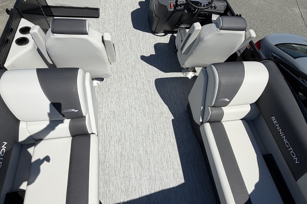 22ft Bennington Yacht For Sale