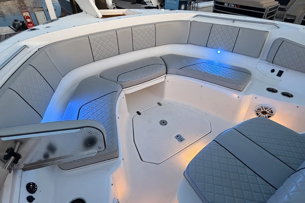 Pursuit S378 Yacht For Sale