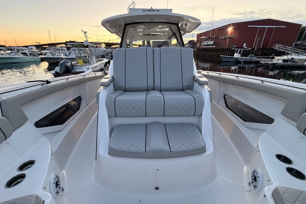 Pursuit S378 Yacht For Sale