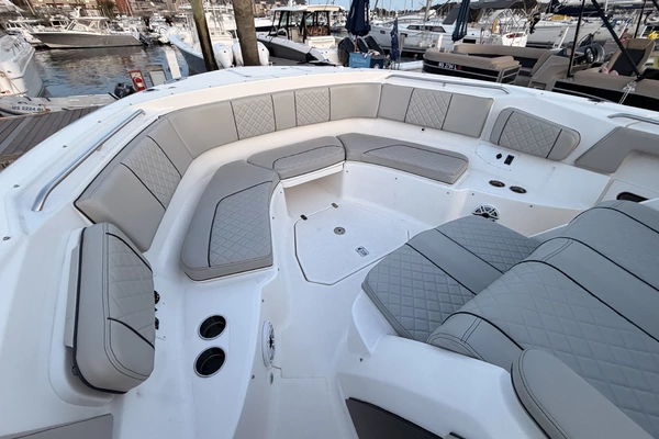 Pursuit S378 Yacht For Sale