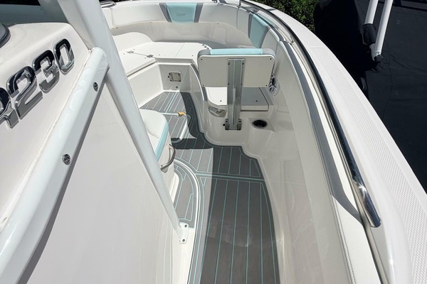23ft Robalo Yacht For Sale