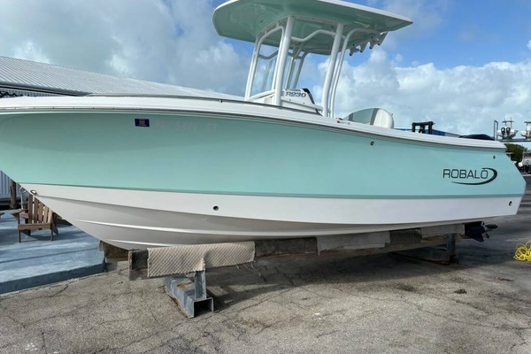 23ft Robalo Yacht For Sale