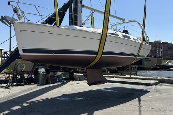 Chrisalyss 33ft Hunter Yacht For Sale