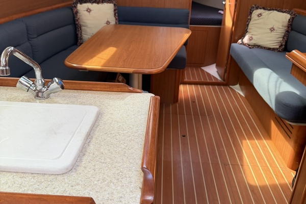 Chrisalyss 33ft Hunter Yacht For Sale