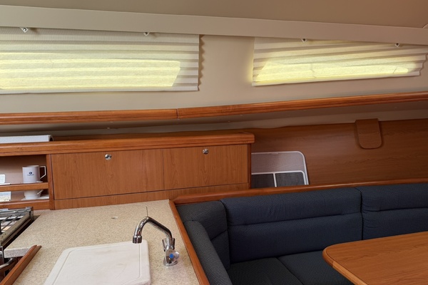 Chrisalyss 33ft Hunter Yacht For Sale