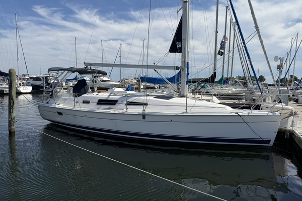 Chrisalyss 33ft Hunter Yacht For Sale