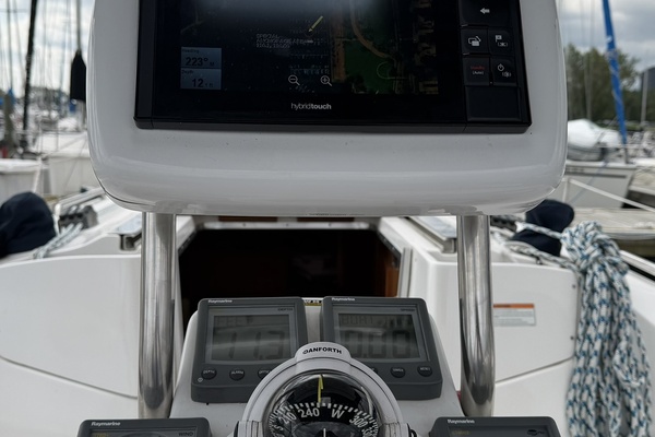 Chrisalyss 33ft Hunter Yacht For Sale