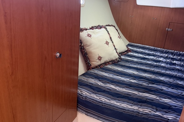 Chrisalyss 33ft Hunter Yacht For Sale