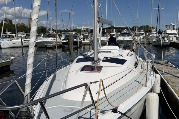 Chrisalyss 33ft Hunter Yacht For Sale