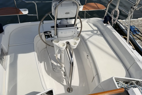 Chrisalyss 33ft Hunter Yacht For Sale