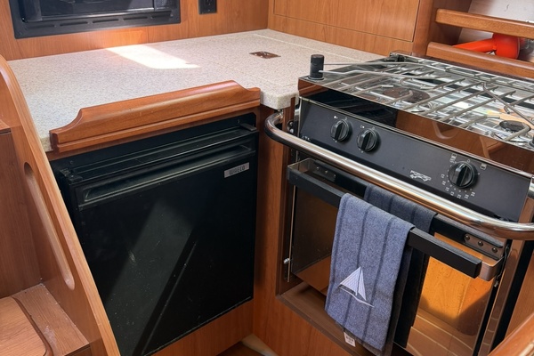 Chrisalyss 33ft Hunter Yacht For Sale