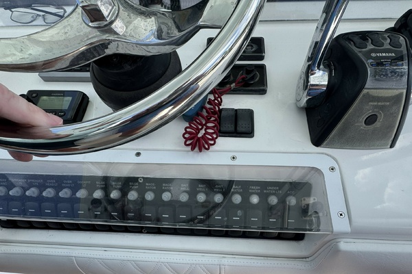 Line Holder 36ft Invincible Yacht For Sale