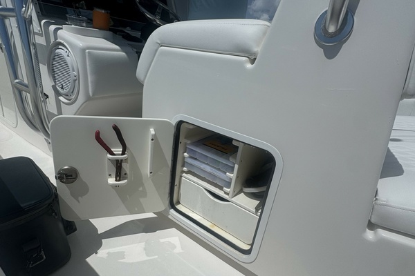 Line Holder 36ft Invincible Yacht For Sale