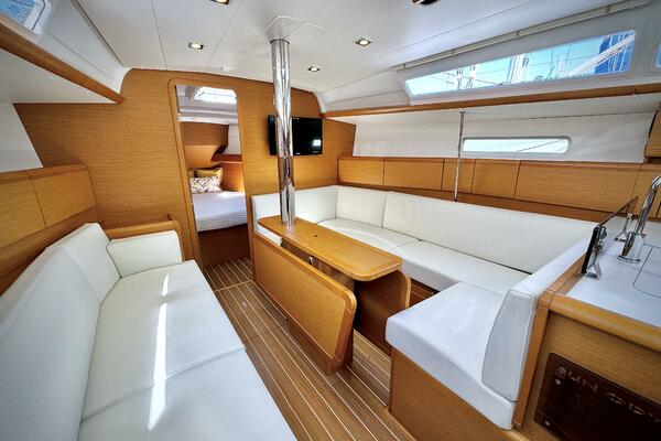 Polaris 37ft Jeanneau Yacht For Sale
