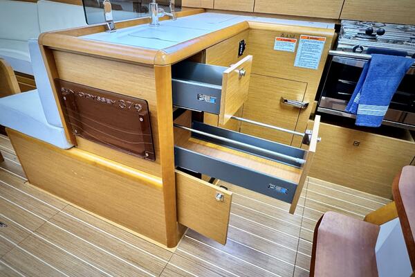 Polaris 37ft Jeanneau Yacht For Sale