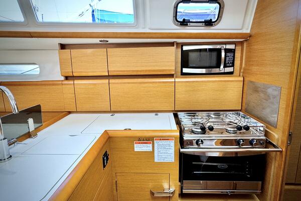 Polaris 37ft Jeanneau Yacht For Sale