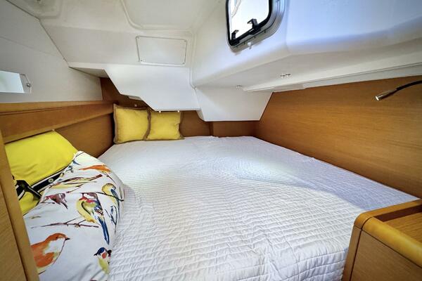 Polaris 37ft Jeanneau Yacht For Sale