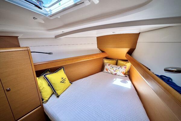 Polaris 37ft Jeanneau Yacht For Sale