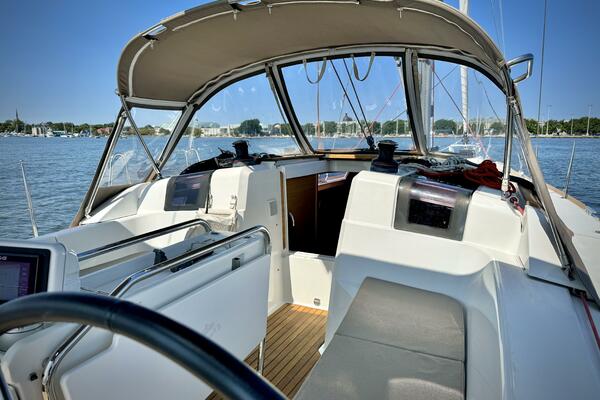 Polaris 37ft Jeanneau Yacht For Sale