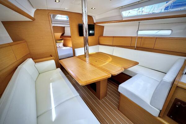 Polaris 37ft Jeanneau Yacht For Sale